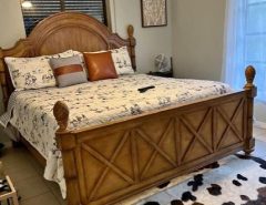 Wanted: King bed headboard/footboard “Key West” by Rooms-to-Go The Villages Florida