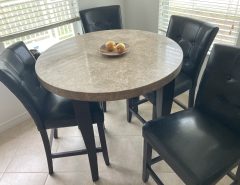 KITCHEN TABLE WITH (4) CHAIRS The Villages Florida