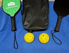 2 BRAND NEW PICKLEBALL PADDLES, 2 BALLS AND CARRYING CASE The Villages Florida