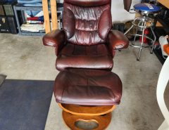 Leather Chair & Ottomon Excellent Condition The Villages Florida