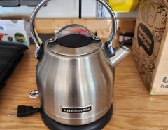 Kitchen Aid Electric Tea Kettle – Excellent Condition  Asking $25 The Villages Florida
