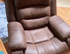 Recliner Electric Leather. Great Condition The Villages Florida