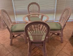 Rattan Table with 45″ round beveled glass top/with 4 matching chairs The Villages Florida
