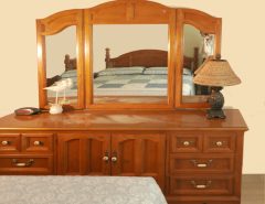 Queen Thomasville fruitwood 4-piece bedroom set The Villages Florida