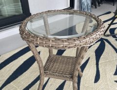 Patio table w/ 4 chairs, plus end table. NEW price! The Villages Florida