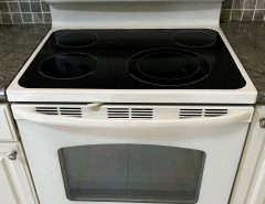 GE ELECTRIC OVEN For Sale – Excellent Condition The Villages Florida