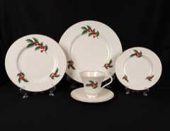 PICKARD Holly Christmas China 5 Piece Dinner Setting Gold Trim Hand Decorated The Villages Florida