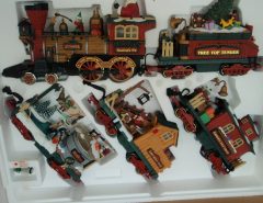 2000 HOLIDAY EXPRESS ANIMATED TRAIN SET #385-reduced $25 The Villages Florida