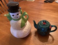 Snowman Cookie Jar + Lefton Holly Tea Pot. PLEASE READ AD COMPLETELY!! The Villages Florida