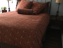 Queen Comforter Set/5 Decorative Pillows/chair The Villages Florida