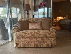 Floral love seat sofabed, flexsteel twin mattress, great condition The Villages Florida