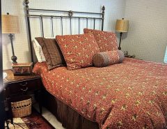 Queen Comforter Set/5 Decorative Pillows/chair/rug/2 lamps/accessories The Villages Florida