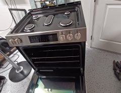 Gas Range with front controls Like new The Villages Florida
