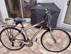 Two bicycles Giant & Trek The Villages Florida